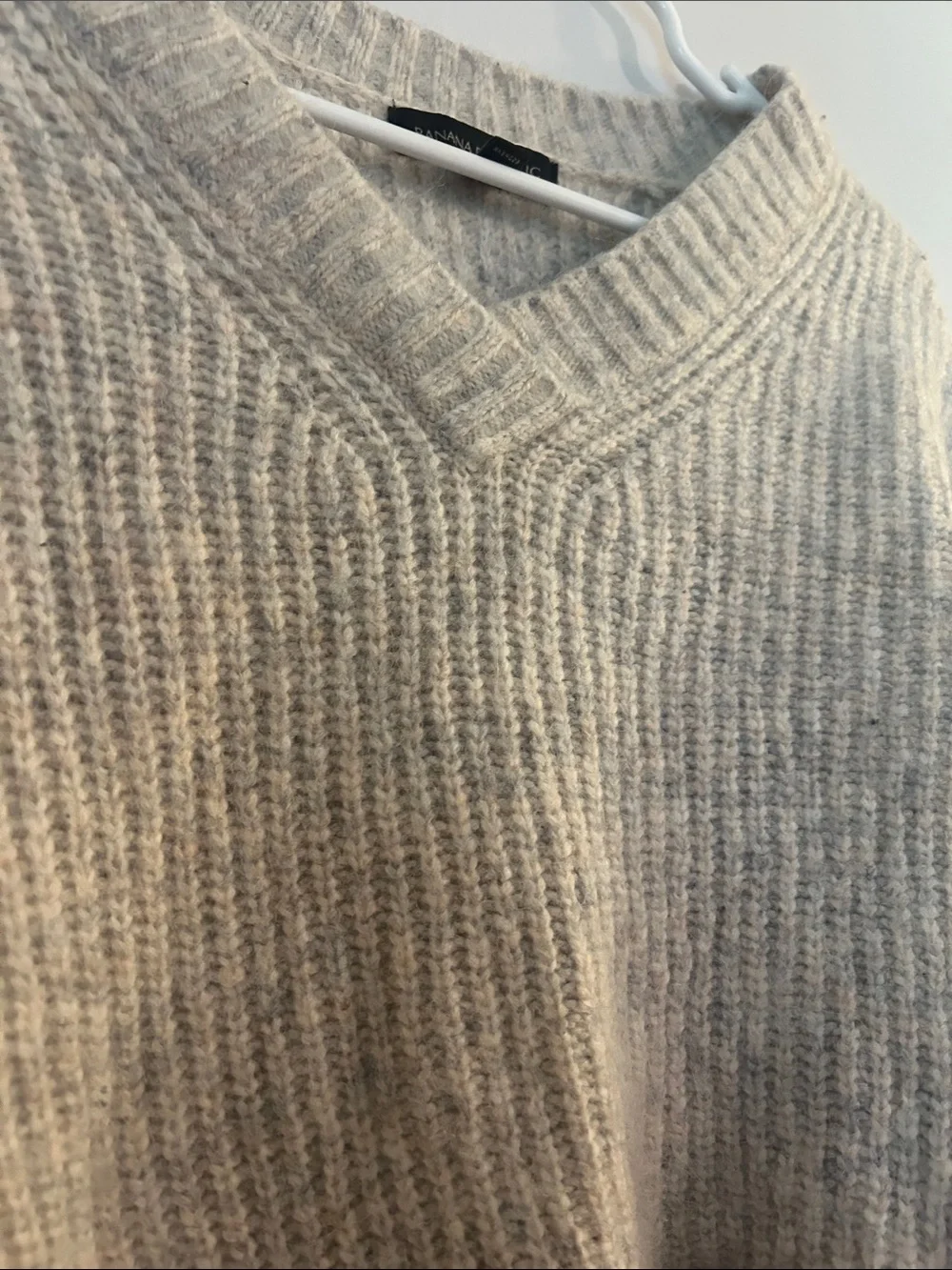 Banana Republic Cream Ribbed V-Neck Sweater